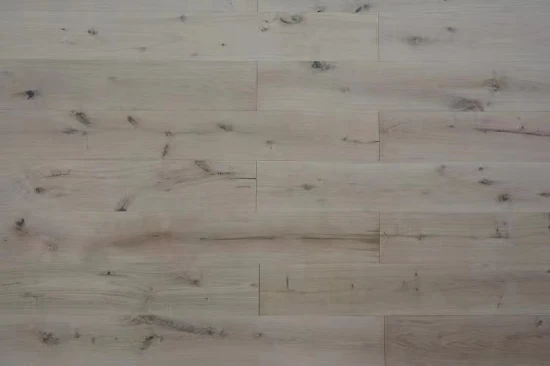 Pavimenti in rovere europeo di spessore 15 mm all'ingrosso all'ingrosso in fabbrica/pavimenti in legno massello di rovere liscio spazzolato